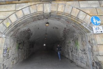 Mutmaßlicher Entblößer in Chemnitz gestellt - Im Fußgängertunnel unter dem Hauptbahnhof soll der Tatverdächtige zwei Frauen sexuell belästigt haben.