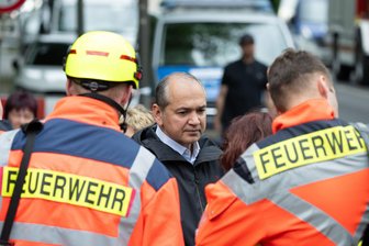 Mutter dankt Helfern nach Einsturz in Görlitz - Octavian Ursu (CDU, M), Oberbürgermeister von Görlitz, hat traurige Nachrichten für die Angehörigen.