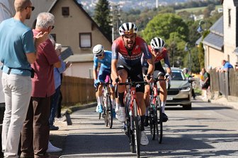 Muttertag wird zum Radsporttag: „Ein echter Gradmesser“ - Die Bergwertung am Spiegelwald verlangt den Teilnehmern der Erzgebirgsrundfahrt auch diesmal alles ab.