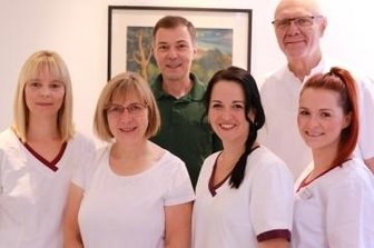 MVZ übernimmt Partnerpraxis - Das Team der neuen urologischen Praxis des MVZ Freiberg.