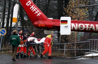Mysteriöses Unglück fordert Menschenleben - 
              <p class="artikelinhalt">Per Hubschrauber sollte der Verletzte abtransportiert werden. Doch die Rettungskräfte konnten ihn offenbar nicht genügend stabilisieren, sodass er später per Rettungswagen ins Auer Klinikum gefahren wurde. </p>
            