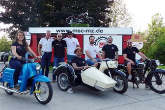 MZ-Sommertreffen im Erzgebirge: Gastgeber holen sich Verstärkung aus dem Zirkus - Die Gastgeber, zu denen neben dem MC MZ Zschopau auch Mitglieder Simsoncrew Erzgebirge gehören, haben den neuen Ausschankwagen am Mittwoch aufgebaut.