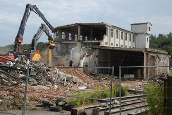 Nabento-Abriss in Falkenstein: Hammerbrücker Straße ab Montag gesperrt - Für den weiteren Abriss der Nabento-Brache wird die Hammerbrücker Straße in Falkenstein ab Montag gesperrt.