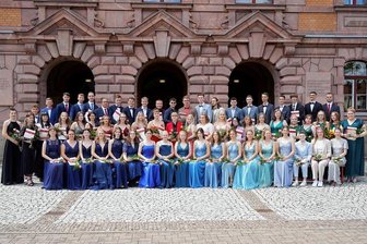 Nach 1,0er Abitur in Rochlitz: Das sind die Pläne der Jugendlichen - Das ist der Abiturjahrgang des Rochlitzer Gymnasiums 2023: Anna Lena Arnold, Emma Aslanov, Yannick Elias Bauer, Johanna Böhl, Marc-Antony Brumme, Jannik Dietrich, Lena Dietrich, Roman Dietzsch, Pierre Ecobichon, Anna Eichler, Selina Sofie Fabian, Nathalie Fritzsch, Jule Fuhrmann, Sarah Charlotte Gerhardt, Attila Grafe, Charlotte Gruhle, Nelly Haupt, Sophie Helm, Emily Henning, Sue Josephine Hilbig, Alina Höfgen, Konrad Hörig, Emelie Hutfilz, Anna-Lena Jentzsch, Jule Jopke, Alex Tim Jungnickel, Hanna Kahlert, Lisa-Marie Keller, Klara Sophie Kertzsch, Maxi Kreller, Sarah Kurde, Vincent Kurth, René Liebers, Lia Matties, Lucy Marleen Mertens, Jannik Mühler, Peter Nitsche, Annabell Obuch, Florian Pappai, Luise Poppitz, Marlen Rothe, Luzie Schildbach, Anna Schindler, Vicent Schlegel, Sarah Josephine Schnabel, Charly Schramm, Lina Marie Schreiter, Helene Seifert, Paul Oisin Siegel, Clara Sittner, Nicole Sylvia Speck, Thilo Stachera, Orlando Legolas Thanheiser, Lisa Emily Thurm, Helene Ueberschär, Katharina von Bernuth, Patrick Pascal Wagner, Julia Marie Weber, Michelle Weniger, Johanna Wischmann, Leopold Zenker und Carl Zielinski.