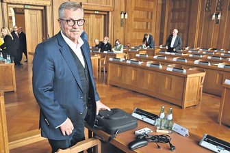 Nach 14 Jahren als Bürgermeister: Chemnitzer Ordnungs-Chef Miko Runkel geht in den Ruhestand - Seine 153. Stadtratssitzung am gestrigen Mittwoch war auch seine letzte: Ordnungsbürgermeister Miko Runkel hört zum Monatsende auf. Doch zuvor liegt noch einiges an Arbeit auf seinem Schreibtisch. 