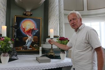 Nach 30 Jahren Ersatz für gestohlenes Altarbild - Konrad Lepetit, der viele Jahre im Gewandhausorchester Leipzig die Bratsche spielte, hat das neue Altarbild für Stelzen gemalt. 