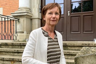 Nach 31 Jahren am Haus nun Direktorin: „Ich mache das, weil ich mich hier einfach wohlfühle“ - Kerstin Lohse ist seit dem Schuljahresstart die neue Leiterin des Julius-Mosen-Gymnasiums Oelsnitz. An dem Haus unterrichtet sie bereits seit 1992 Biologie und Chemie.