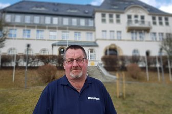 Nach 31 Jahren auf dem Bau und schwerer Krankheit: Klingenthaler findet neue Chance im Ordnungsamt - Müllprobleme, Parksünder, Spielplatzsauberkeit: Das sind die Themen, um die sich Jan Müller als Gemeindevollzugsbediensteter in Klingenthal kümmert.