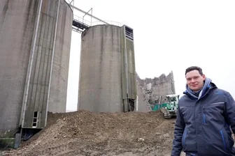 Nach 44 Jahren in Betrieb: Weithin sichtbare Silos werden abgerissen -  "Wir wissen nicht, was bei den Fundamenten zu erwarten ist", sagt Aproha-Geschäftsführer Thomas Döbelt.