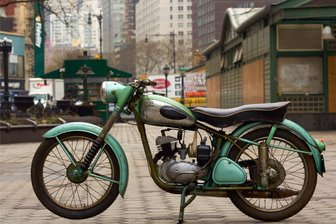 Nach 67 mysteriösen Jahren in den USA: MZ-Maschine kehrt zurück in die Heimat - In New York, wo er mit der in Chicago aufgestöberten MZ RT 125/2 einige Meilen zurücklegte, hat Markus Laine dieses Foto aufgenommen.