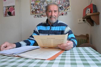 Nach 70 Jahren in die neue Wohnung - Wohnungsbaugesellschaft im Erzgebirge investiert Millionen - Der Oelsnitzer Gerd Hanschmann (76) lebt mit seiner Frau Helga in der Gabelsberger Straße - sie kennt die Wohnung seit Kinderzeiten. Bald geht es für beide in eine grundsanierte Wohnung gleich nebenan. Wehmut und Vorfreude schwingen mit.