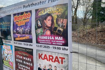 Nach Absage in Plauen: Schlagerstar Vanessa Mai cancelt auch Ersatzkonzert in Zwickau - Noch wirbt ein Plakat im Plauener Stadtpark für den Auftritt von Schlagerstar Vanessa Mai.