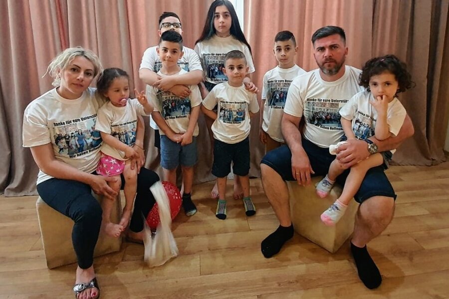 Perfekt integriert und doch abgeschoben: Ilona und Ilia Imerlishvili mit ihren sieben Kindern. Insbesondere die nächtliche Abschiebepraxis sorgt jetzt für Streit in der sächsischen Regierungskoalition. 