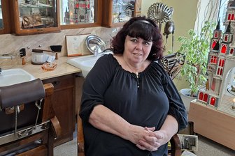 Nach Ärger um Rückzahlung von Corona-Hilfe: Friseurin aus dem Erzgebirge kann aufatmen - Friseurmeisterin Stephanie Teumer muss Corona-Hilfen nicht zurückzahlen.
