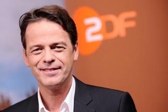 Erfolgreiche Fahndung: Ermittler hatten am Mittwochabend in der ZDF-Fernsehsendung "Aktenzeichen XY...ungelöst" - hier Moderator Rudi Cerne - mit Bildern öffentlich nach einem mutmaßlichen Kinderschänder gefahndet.