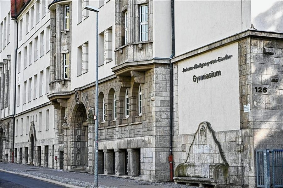 Nach Amokalarm an Chemnitzer Gymnasium: 240 Schülerinnen und Schüler nicht im Unterricht - Ohne Vorkommnisse begann am Donnerstagmorgen der Unterricht am Goethegymnasium. Zuvor gab es Amokalarm. 