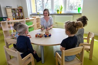 Nach anderthalb Jahren Bauzeit und ungeplanten Mehrkosten: Kita „Bärenstark“ in Limbach-Oberfrohna zieht in neue Räume - Einrichtungsleiterin Kirsten Friedel ist in der vergangenen Woche mit ihrem Team und den 140 Kindern der Kita „Bärenstark“ in die neuen Räume in der Heinrichsstraße zurückgekehrt.