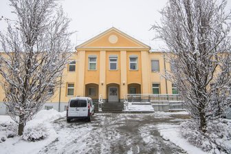 Nach anonymem Brief: Radon-Belastung an Polizeifachschule im Erzgebirge sorgt für Diskussion - In einigen Räumen der Polizeifachschule in Schneeberg sind die Referenzwerte für Radon überschritten.