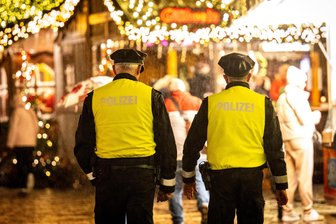Nach Anschlag in Magdeburg: Polizei prüft Sicherheit der sächsischen Weihnachtsmärkte - An diesem Wochenende finden etliche Weihnachtsmärkte in Sachsen statt. Die Sicherheitsvorkehrungen sind nach dem Anschlag in Magdeburg noch einmal überprüft und verstärkt worden.