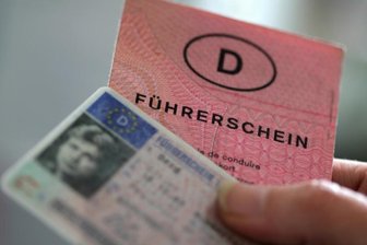 Der Führerschein soll in ein Scheckkartenformat getauscht werden. Es gelten Fristen.