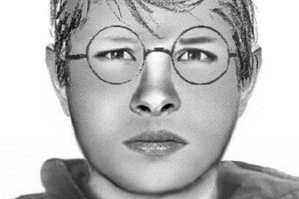 Nach Attacke in Plauen: 61-Jähriger erleidet Gehirnerschütterung - Mit diesem Phantombild sucht die Polizei nach einem jungen Mann, der am 6. Mai in Plauen einen Fremden attackiert haben soll.