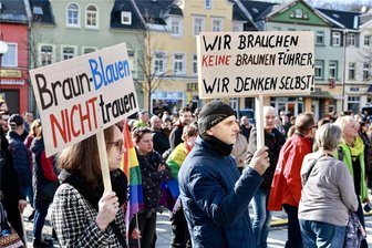 Nach Auerbacher Demokratie-Demo geht es mit dieser Aktion weiter - Erste Demokratie-Demo in Auerbach. Mit einem Austausch und einem Workshop geht das Engagement weiter.