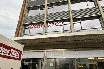 Nach Aus für bekannten Döner-Laden in Chemnitz: So reagiert das Netz - Der berühmt-berüchtigte Döner-Imbiss Alanya Kebab in der Chemnitzer City ist Geschichte. Seit dem Neujahrstag räumen die Inhaber.