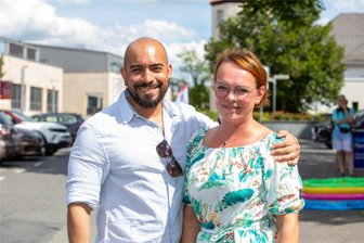 Nach Auseinandersetzungen am Plauener Postplatz: „Villa“ öffnet als Kontakt- und Begegnungsstelle - Edilio Hernández und Olga Kotov sind die Gesichter der „Villa“ im Zentrum.