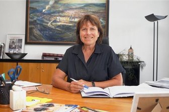Nach Auslandsreise: Oberbürgermeisterin in häuslicher Quarantäne - Zwickaus Oberbürgermeisterin Pia Findeiß, die noch bis Freitag Urlaub hat, befindet sich derzeit in häuslicher Quarantäne.
