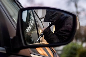 Nach Auto-Diebstahl im Erzgebirge: Freund der betroffenen Familie startet Spendenaktion - Ein Auto ist vor wenigen Tagen in Geyer gestohlen worden, hier ein Symbolbild. Daraufhin startete ein Freund der betroffenen Familie einen Spendenaufruf.