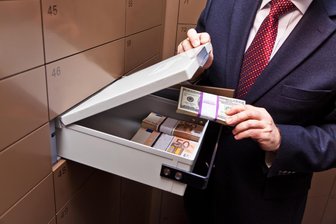 Nach Bankraub in Gelsenkirchen: Wie sicher sind Bankschließfächer im Erzgebirge? - Bankschließfächer dienen der Aufbewahrung unter anderem von Geld und Dokumenten (Symbolbild).