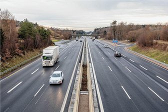 Nach Bauende: Noch immer Tempo 100 auf A 72 - Auf dem Teilstück der A 72 zwischen Reichenbach und Treuen gilt bis auf Weiteres noch Tempo 100.