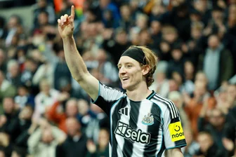Nach Bayern-Gerücht: Gordon vor Wechsel zum FC Barcelona - Anthony Gordon steht Medienberichten zufolge vor einem Wechsel zum FC Barcelona. (Archivbild)