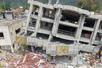 Nach Beben auf Philippinen: Zahl der Toten steigt auf 61 - Zerstörte Häuser, Straßen und Brücken, eine steigende Zahl von Toten: Die Folgen des starken Erdbebens vor fast einer Woche sind auf der philippinischen Insel Mindanao nach wie vor dramatisch.