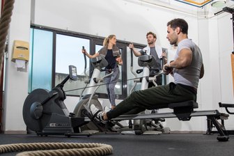 Nach Beschwerden von Mitgliedern: Fitnessstudio im Vogtland passt Verträge an – was Kunden wissen sollten - Unerlaubt lange Vertragslaufzeiten beklagten Mitglieder des Falkensteiner Fitnessclubs „Injoy“. Die Verbraucherzentrale vermeldet nun einen Erfolg in dem Fall.