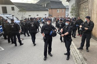 Zahlreiche Polizisten waren damals in Zwönitz im Einsatz. Mehrere von ihnen wurden verletzt.