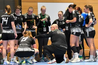 Nach bitterem Pokal-Aus: Weißenborner Handballerinnen wollen in der Liga neue Serie starten - Muss sein Team nach dem Pokal-Aus wieder aufrichten: Rotation-Trainer Daniel Mombreé.