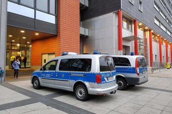 Nach Bombendrohungen: Keine Neuauflage des Prozesses vor 2021 - Das evakuierte Bürgerzentrum Moritzhof.