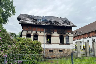 Nach Brand an Leipziger Straße in Chemnitz: Kriminalpolizei äußert sich zur Brandursache - Das Haus an der Leipziger Straße ist seit dem Brand unbewohnbar.