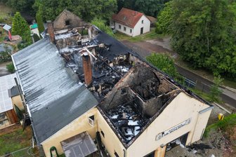 Nach Brand im Gasthof: Spendenaufruf der Gemeinde Kriebstein hat Erfolg - Der Dachstuhl des ehemaligen Gasthauses war am Samstag vor einer Woche abgebrannt.