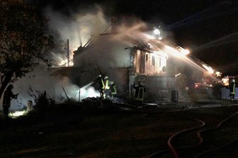 Das Wohnhaus und die Scheune waren trotz des Einsatzes von 50 Feuerwehrleuten aus sechs Wehren nicht mehr zu retten.