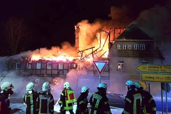 Nach Brand: Kasache will für „Schuppen“ im Erzgebirge gigantische Versicherungssumme kassieren - Keine drei Monate nachdem der Kasache die einstige Gaststätte zwischen Pockau und Forchheim gekauft hatte, stand sie in Flammen.