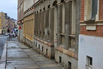 Nach brutaler Attacke auf Chemnitzer Sonnenberg: Polizei ermittelt nun wegen schweren Raubes - In der Fürstenstraße auf dem Chemnitzer Sonnenberg ist ein 63-jähriger Mann brutal niedergeschlagen worden.