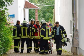 Nach Chlorbleiche-Unfall in Tettau: Wie lange die Betroffenen in den Krankenhäusern bleiben mussten - Mehr als 30 Feuerwehrleute waren in der Jugendeinrichtung in Tettau im Einsatz.