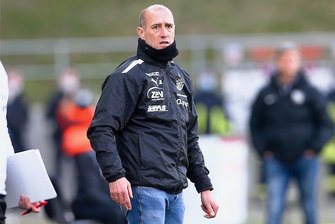 Nach Coronainfektion: Zwickaus Trainer Joe Enochs kehrt zurück - Wieder zurück auf der Trainerbank des FSV Zwickau: Joe Enochs. Foto: Picture Point