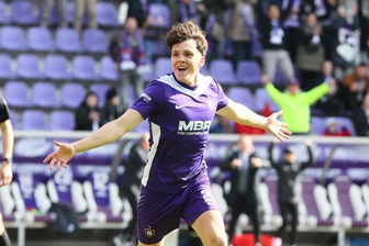 „Nach dem 1:1 hatte ich nicht mehr das Gefühl, dass wir das Match noch gewinnen können“: Stimmen zum Heimsieg des FC Erzgebirge über Stuttgart II - Bescherte den Veilchen mit seinem Siegtreffer drei Punkte: Maxim Burghardt sorgte in der 82. Minute für das 2:1.