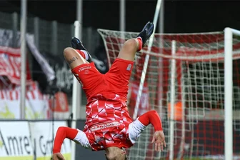 Nach dem 2:2 gegen den Spitzenreiter Greifswalder FC: Das sagen die Beteiligten vom FSV Zwickau zum Punktgewinn - Torjubel nach dem 2:2: Für Lucas Will war es der erste Viertligatreffer im Trikot der Rot-Weißen.