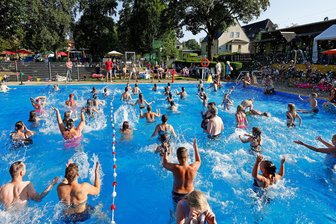 Nach dem Blick auf die Wettervorhersage: Oberlungwitz zieht die „Pfützenparty“ durch - Bei der "Pfützenparty" im Freibad an der "Neuen Welt" soll es auch wieder Aqua-Zumba geben.