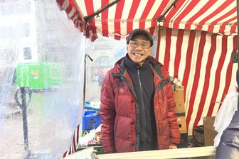 Nach dem Dauerfrost: Der Chemnitzer Wochenmarkt taut auf - Herr Arnold steht eigentlich immer auf dem Wochenmarkt, ob im Winter oder Sommer.
