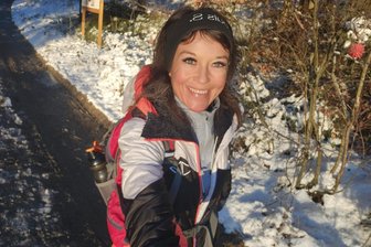 „Nach dem dritten Sturz war ich hellwach“: 38-jährige Plauenerin umrundet das Vogtland bei Minusgraden in 51 Stunden - Christin Ziehr aus Plauen bei ihrem härtesten Lauf jemals: In 51 Stunden umrundete sie ihre Heimat, das Vogtland. Und das bei Temperaturen unter dem Gefrierpunkt.